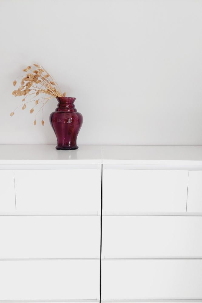 nostalgische voorwerpen in een modern interieur