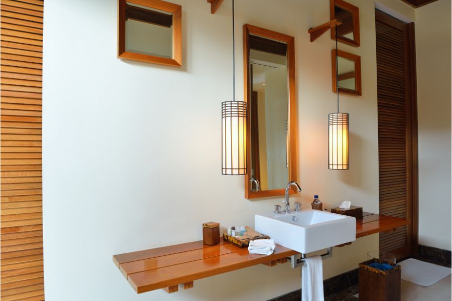 Houten badkamer meubel met waskom