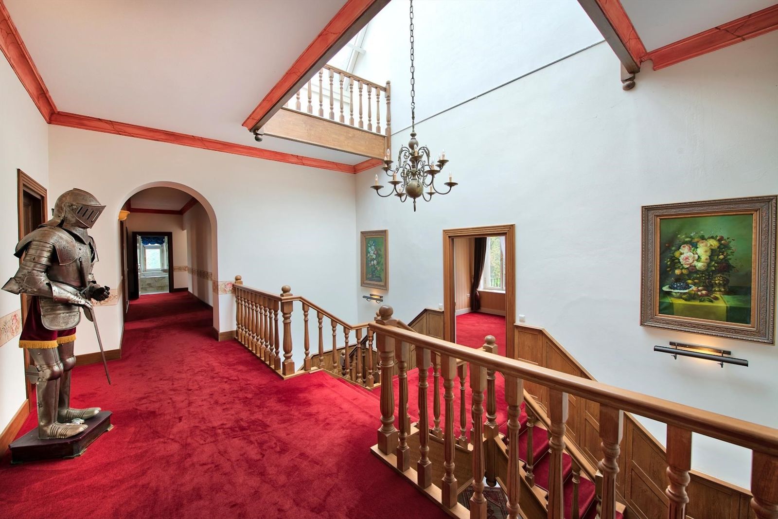 een ridder in de hal van dit kasteel