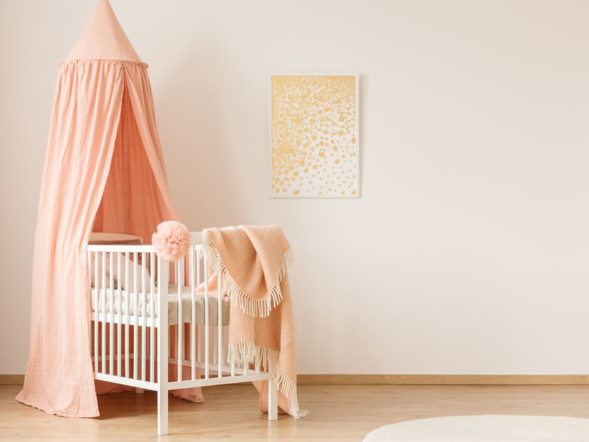 Kinderkamer klamboe roze