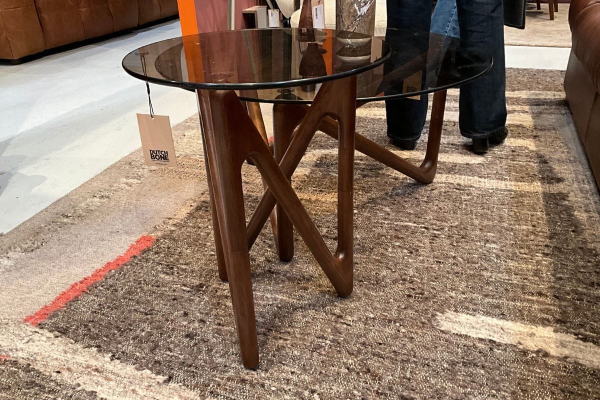 Dutchbone 2025 bijzettafeltje met bijzonder houten onderstel