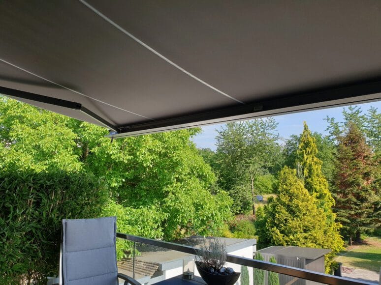 Knikarmschermen tuin