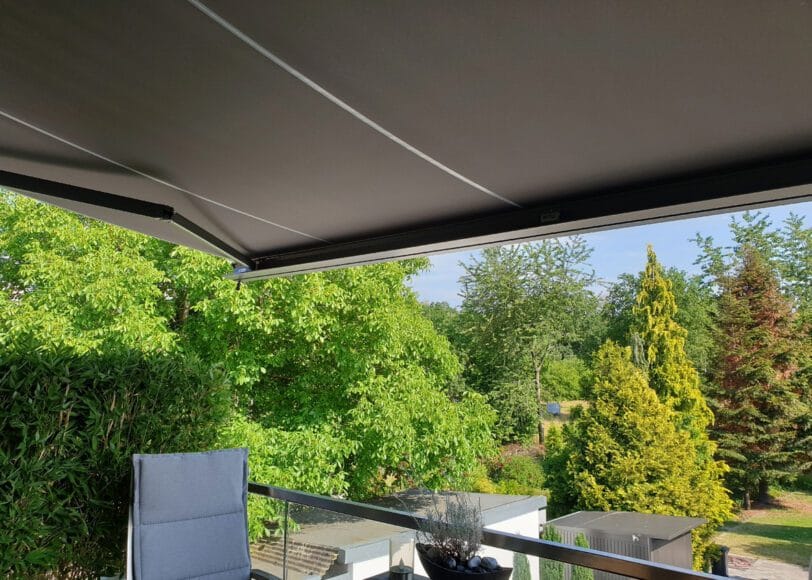 Knikarmschermen tuin